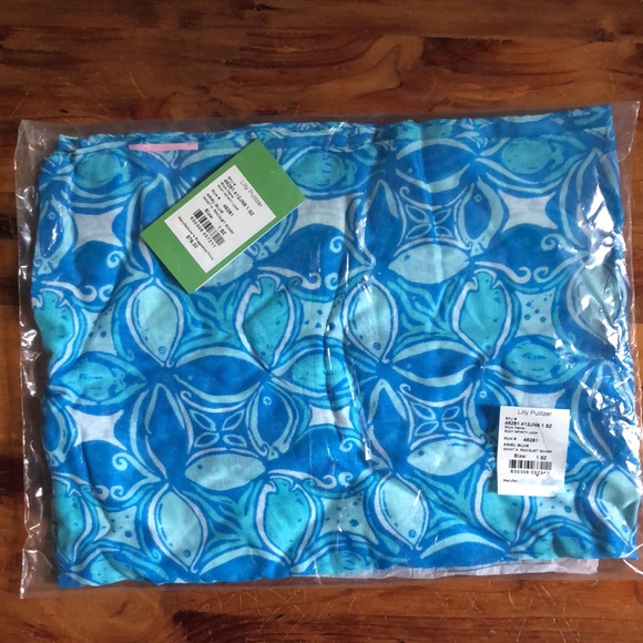 Lilly Pulitzer Riley Infinity Loop Scarf - Picture 2 of 4